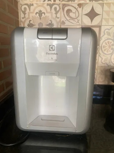Vendo Bebedouro e de brinde leva uma Air fryer