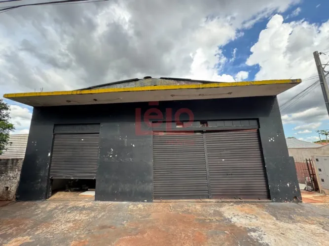 Salão comercial no jd. Alvorada + 2 casas, Ótimo para investidores !!!
