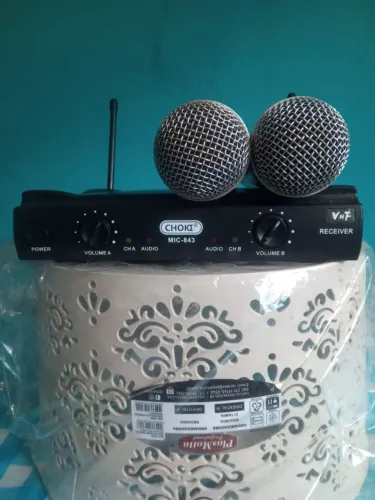 Dois microfones profissionais junto com aparelho completo $350 pra levar logo