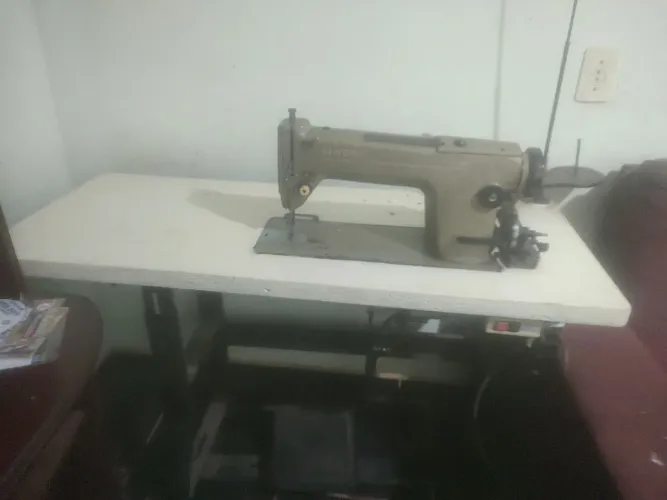 Máquina de costura industrial reta