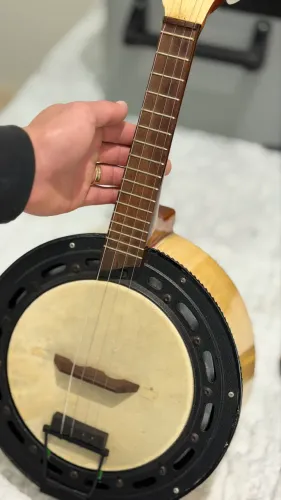 BANJO HERCULANO