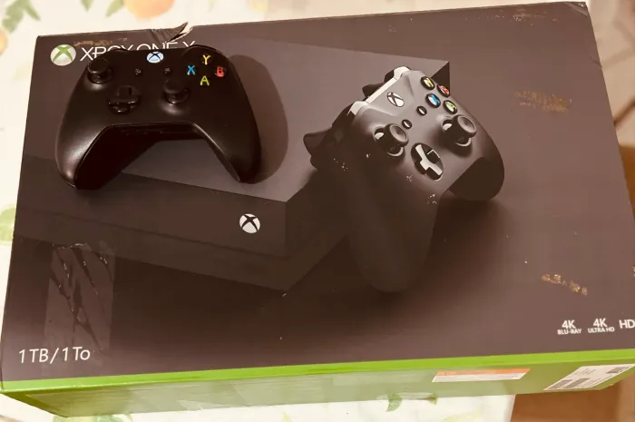 Vendo Xbox One X 1TB