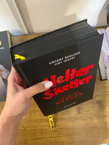 Livro Helter Skelter *USADO*