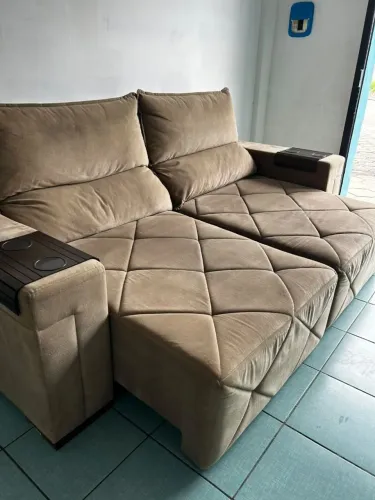 Sofá de luxo em veludo retratil e reclinável impecável entrego