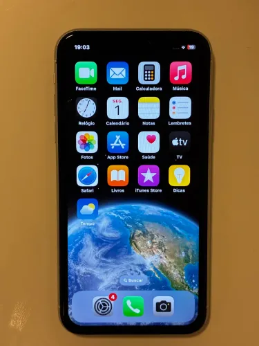 ? iPhone XR 64GB Branco - Funcionando com Face ID, Traseira Trincada