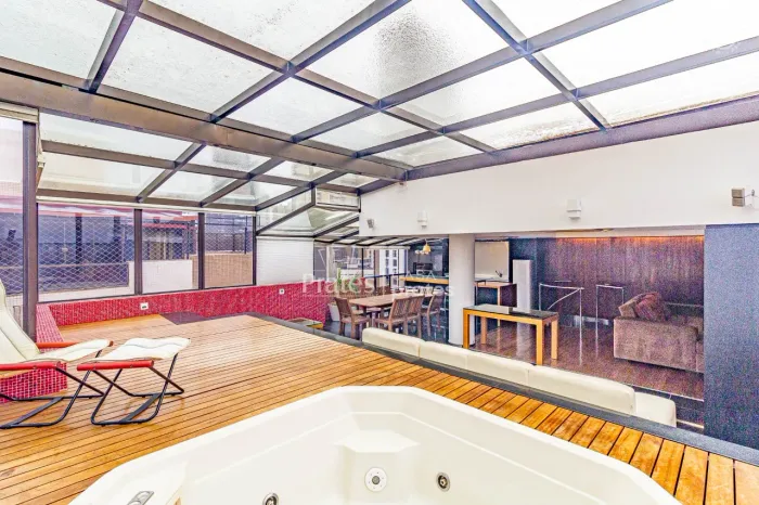 Cobertura duplex no Champagnat com jacuzzi
