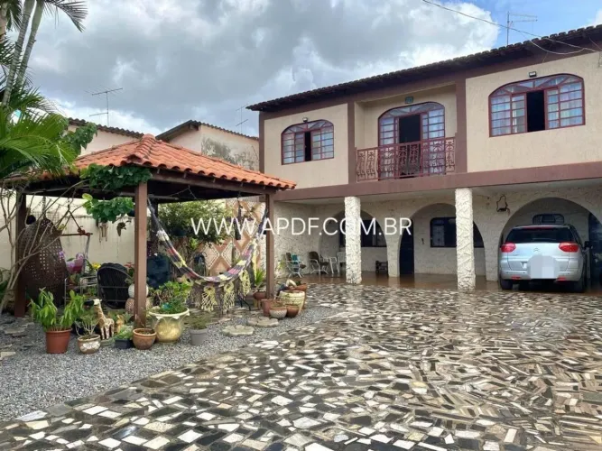 Casa para Venda em Brasília, Taguatinga Sul (Taguatinga), 4 dormitórios, 3 suítes, 5 banhe