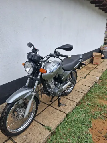Vendo titan 125 es pneus novos documentaçao em dia