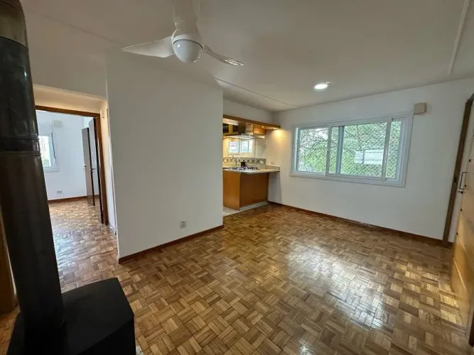 Apartamento 2 quartos, 1 suite, no Bairro Cidade Baixa. Em frente a Redenção com elevador