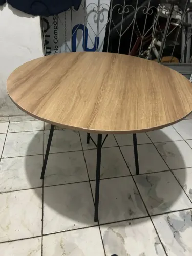 Mesa novinha 15 dias de uso (frete grátis)