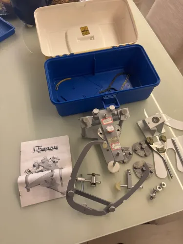 Articulador semi ajustável para odontologia