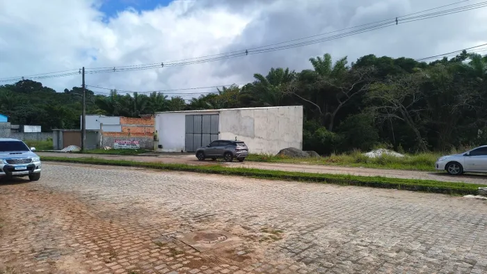 Terreno disponível para venda.