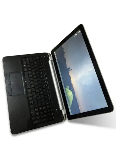 Notebook HP Pavilion 15 Touch 15.6" - AMD A8 Quad / 4GB / SSD 240GB