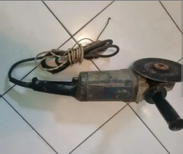 Vêndo lixadeira 220v grande top de linha Bosch induzido novo novo custa mais de 1300reais