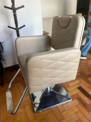 Cadeira de salão com ajuste de altura