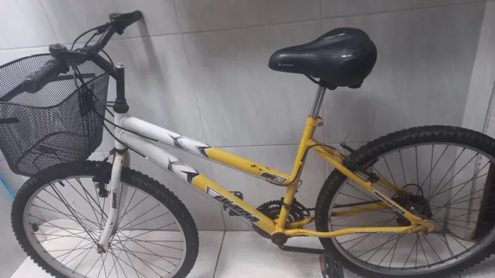 Bicicleta de Passeio Aro 26 + Bomba de Ar de Brinde