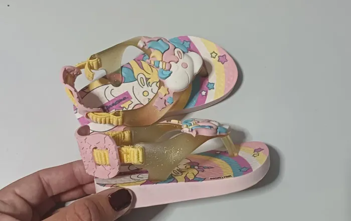 Chinelo infantil menina marca Ipanema unicórnio tamanho 17/18, semi novo
