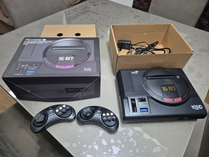 Mega Drive Clone ZD06 + 2 Controles sem fio + jogos de mega e Master na memória