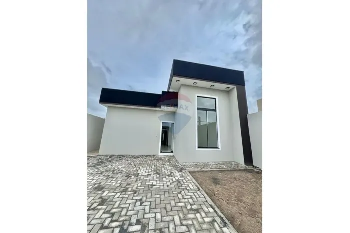 Bela Casa Nova com Amplo Espaço e Churrasqueira