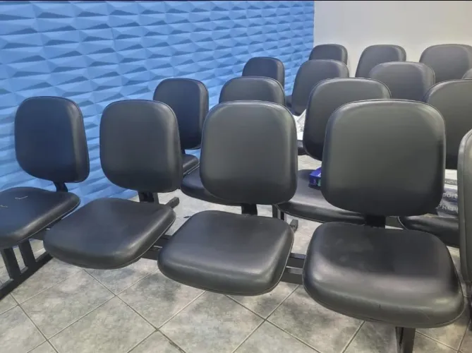 Cadeira Longarina executiva courino