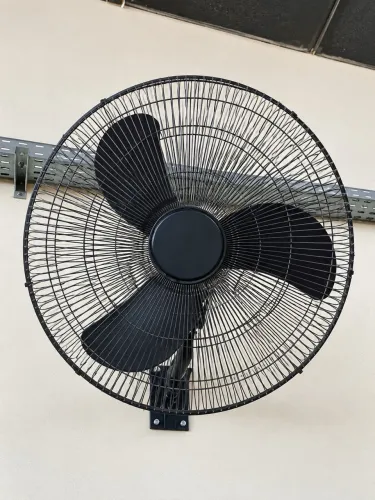 Lote com 3 Ventiladores de Parede 60cm - Usados e Funcionando