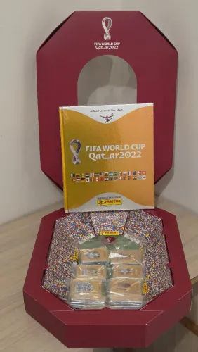 Álbum da Copa do Mundo 2022 - Kit Estádio com Figurinhas - Coleção Completa Para Colar