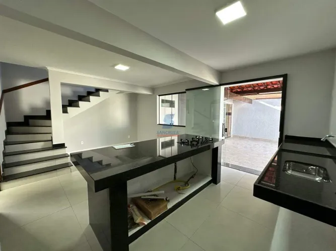 Casa à venda, 4 quartos, 2 suítes, 4 vagas, Monte Castelo - Contagem/MG