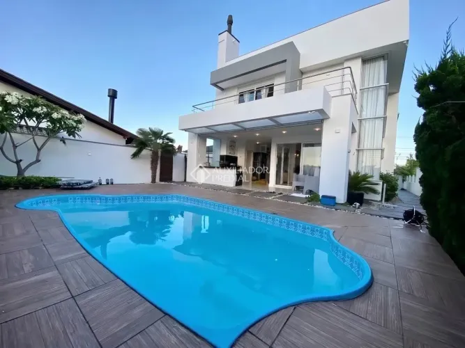 Casa completa e totalmente mobiliada com piscina no Ribeirão da Ilha