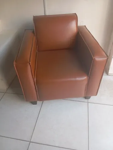 Poltrona em couro sinteco mega promoção