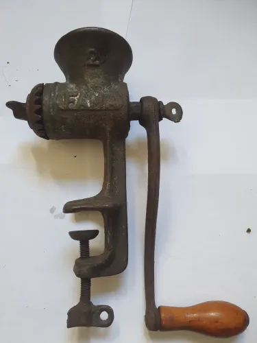 Moedor de carne antigo Fama tamanho 2