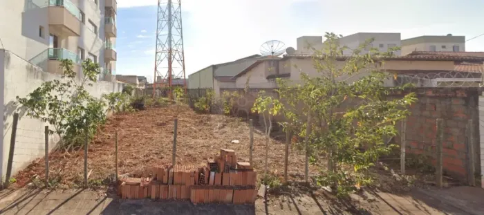 Terreno no Bairro Santa Mônica