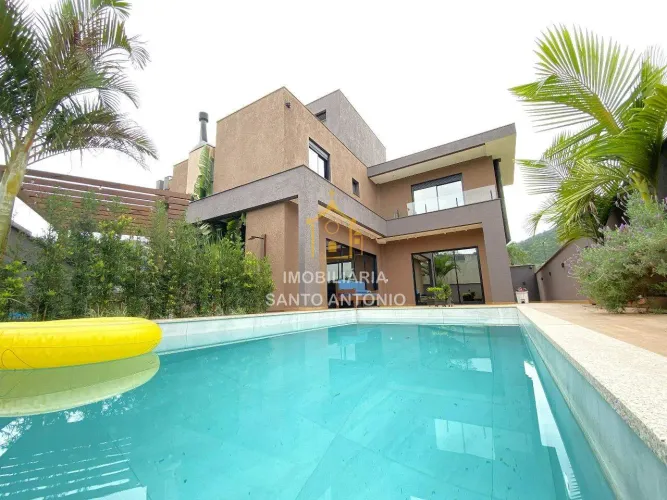 Casa em Condomínio fechado no bairro Vargem Grande.