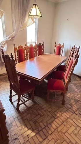 Mesa estilo colonial Cerejeira e 8 cadeiras