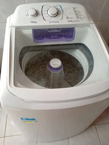 Vende-se máquina de lavar 12 kilos