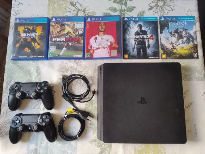 Playstation 4 Slim 1TB + 2 controles + 5 jogos