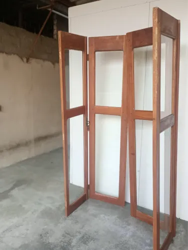 conjunto de portas de correr de madeira