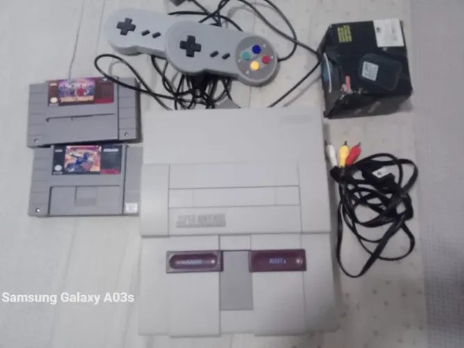 Vendo super Nintendo completo funcionando normalmente. Com dois jogos e dois controles 