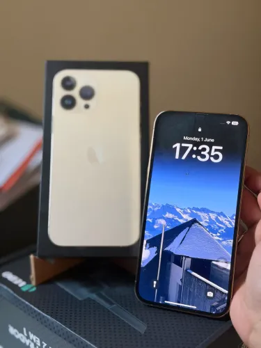 iPhone 13 Pro Max - R$2.000,00 (Tela trincada)