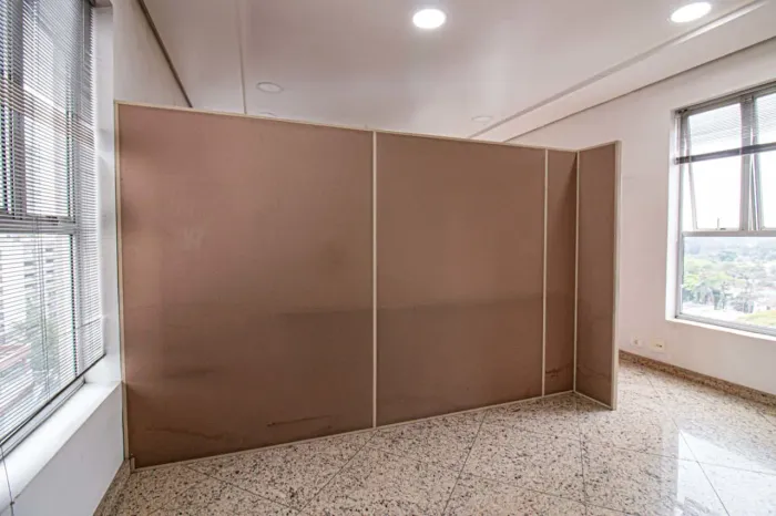 Prédio comercial na Rua João Lourenço, 473 - 11° 46 m²