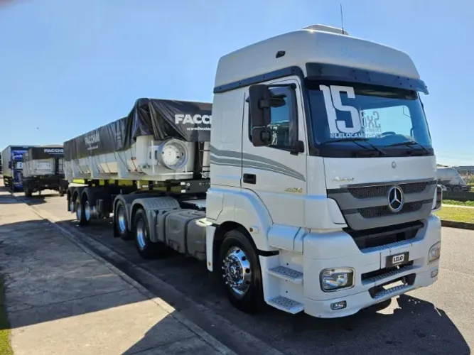 Mercedes Benz Axor 2536 6x2 Ano 2015 Carreta Caçamba Facchini 3 eixos 30m³ cúbicos na lata