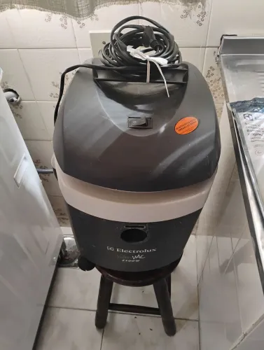 ASPIRADOR ELECTROLUX HID VAI 1300 W