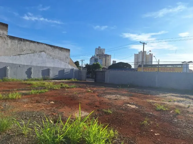 Área de 861 m² para alugar por R$ 5.700/mensais no Setor Coimbra - Goiânia.
