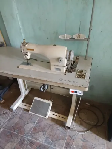 Vendo Máquina de costura reta industrial singer
