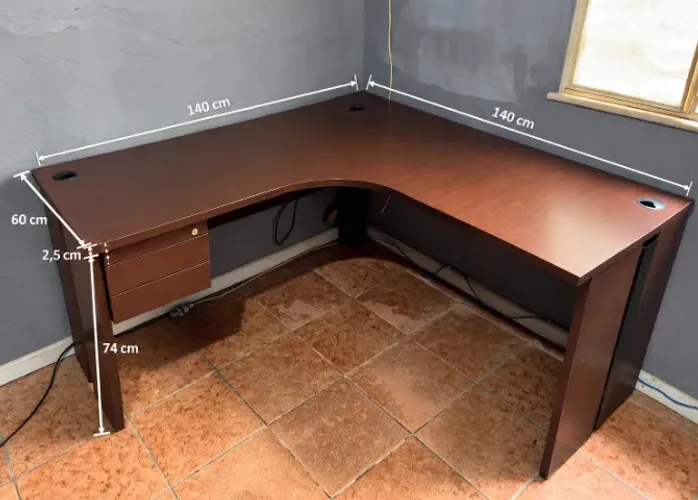 Mesa de escritório em L