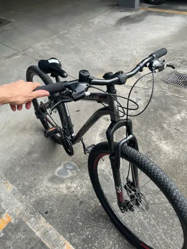Bicicleta nova com freio à disco 