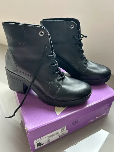 Bota Preta com Salto Usada Excelente Estado