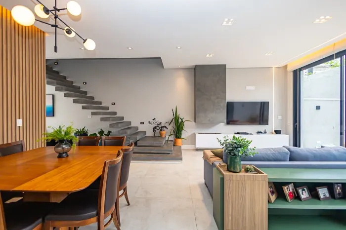 Casa mobiliada com 302.75 m², 3 quartos sendo 2 suítes à venda no bairro Campo Comprido.