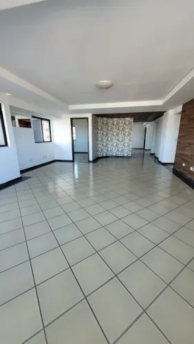 Apartamento à venda no Edifício Apolônio Lima, 4 quartos em Candelária