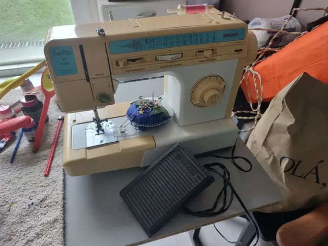 Máquina de Costura Singer Facilita 49