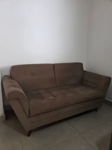 Sofá Retro, 2 lugares, confortável e elegante, Suede Marron, Ideal para Sala, Escritório
